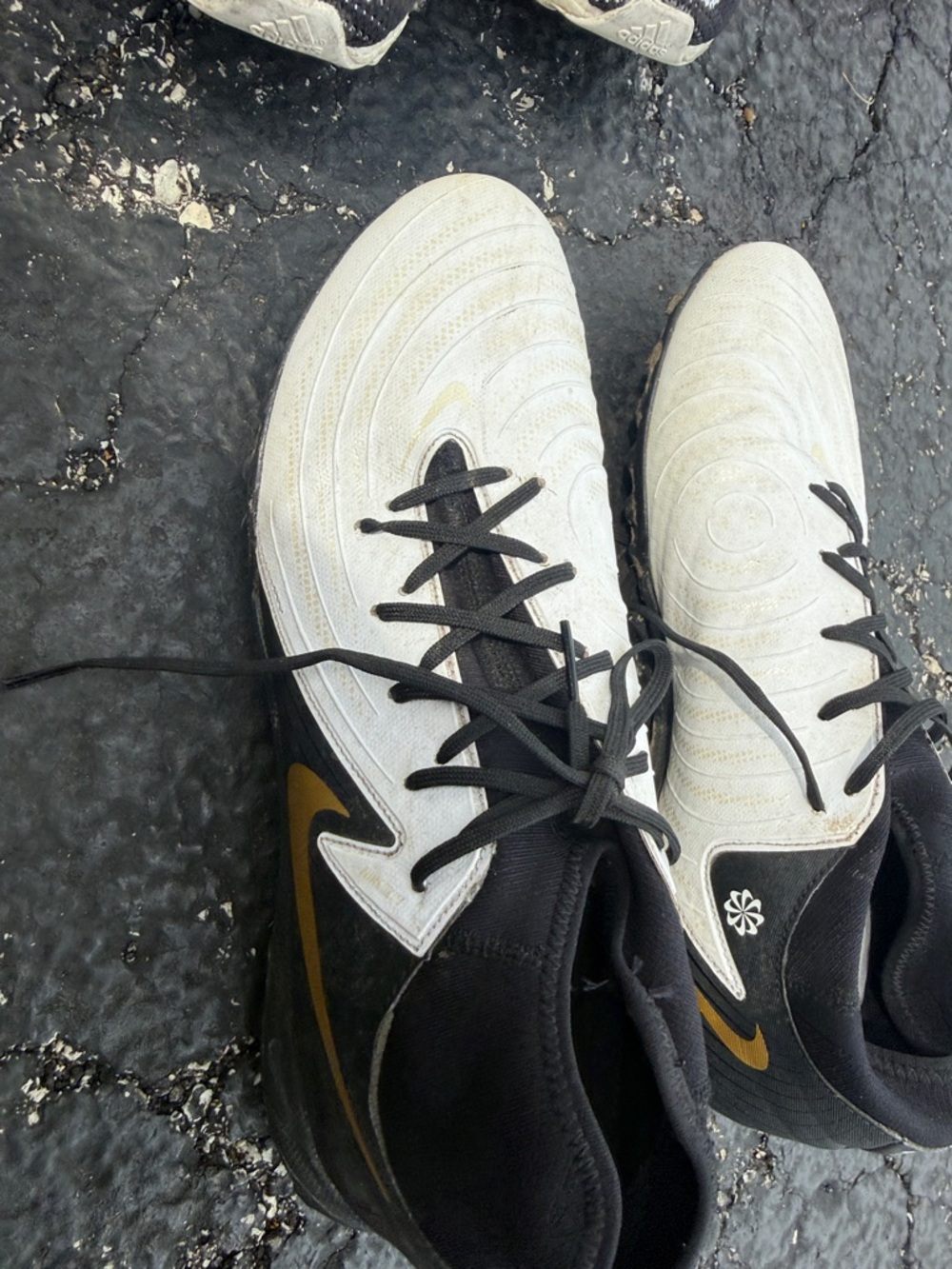 Nike Men’s White, Black and Gold Soccer Cleats